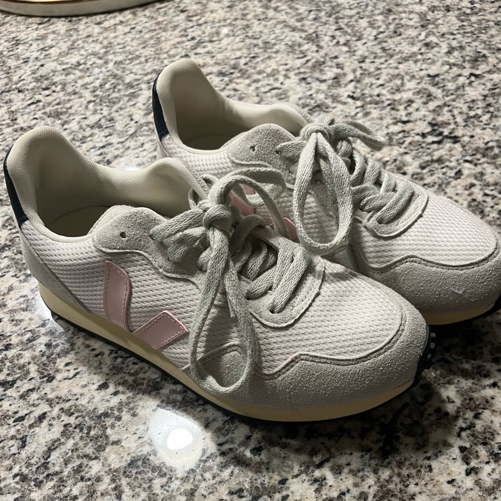 Vejas Sneakers